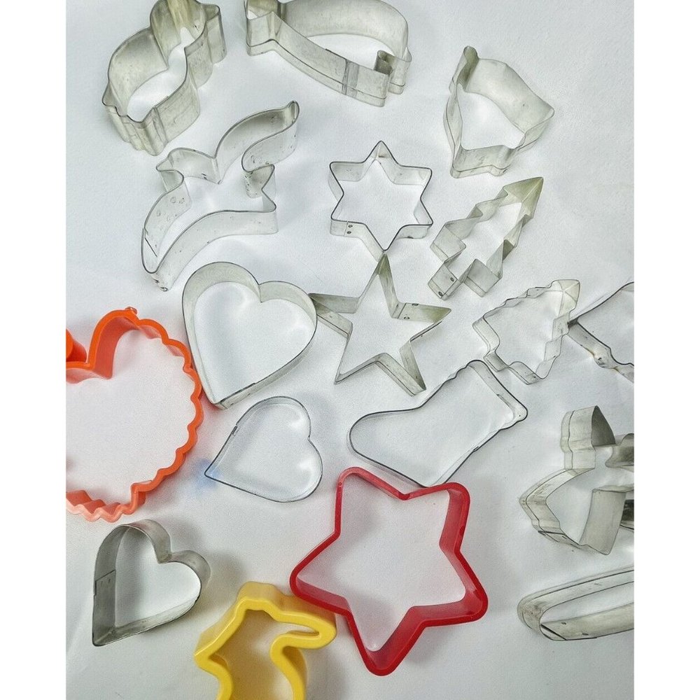 Cookie Push Trough Cutters Lot of 18 Aluminum Plastic Very Random Easy To Use